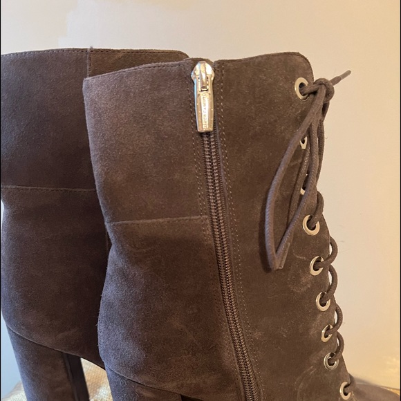 VINCE CAMUTO GRAY SUEDE LEATHER BOOTS WITH HEEL. LACE UP WITH SIDE ZIPPER! - Picture 8 of 16